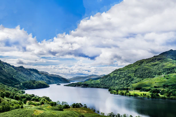Tours of Scotland + Discover the beauty of Edinburgh and Loch Lomond on our disabled-friendly Scotland Explorer tour. Enjoy tours of Scotland with accessible accommodations.