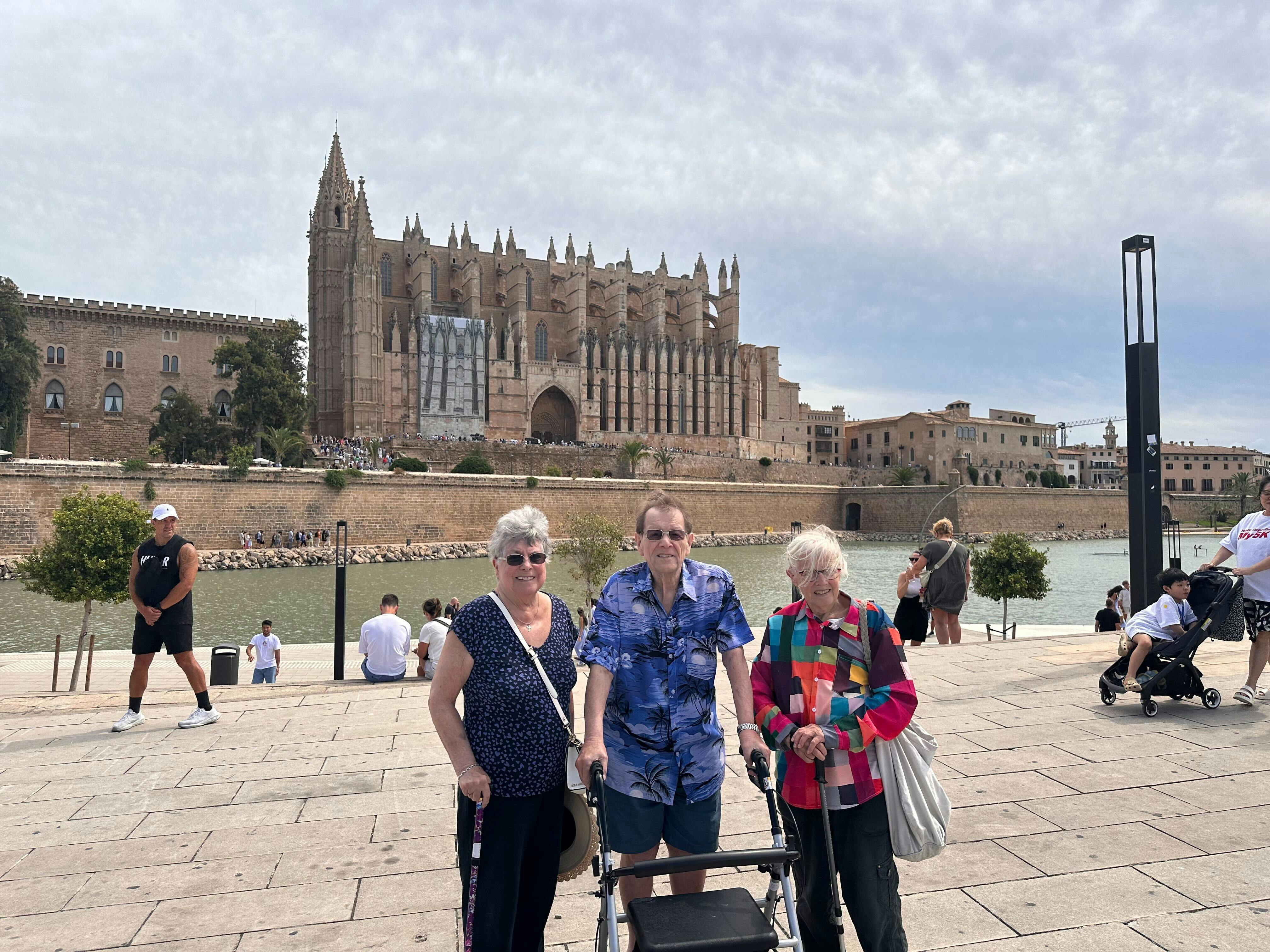 Cruise guests in front of the Cathedral in Palma Mallorca