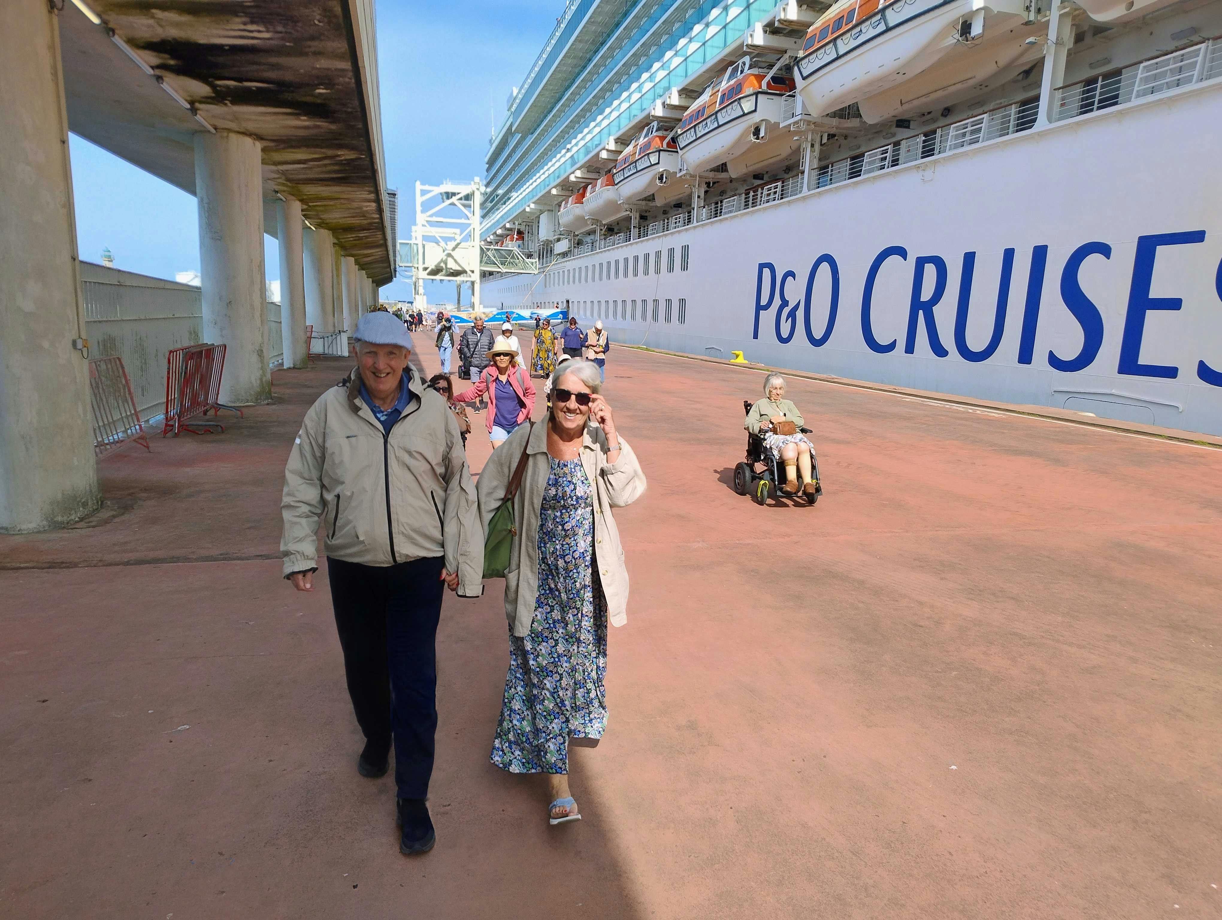 Med Cruise | Port | Ventura | P&O | Group Photo | Summer