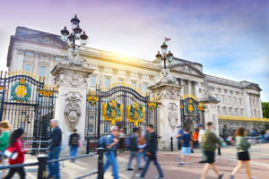 Royal Tour London + Explore London's royal history with a walking tour of iconic palaces, including Buckingham Palace, Hampton Court, and Windsor Castle