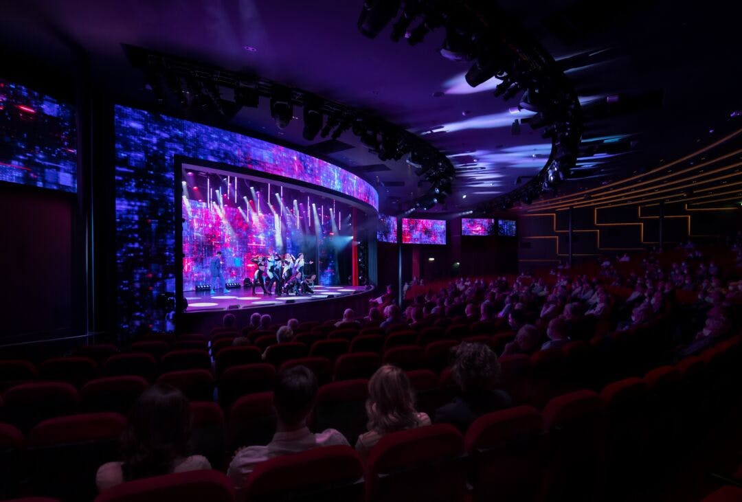 P&O Iona Headliners Theatre