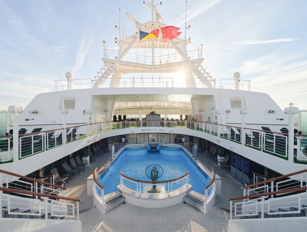 P&O - Ventura Oasis Pool Simon Kennedy Oct 23 2 All Rights