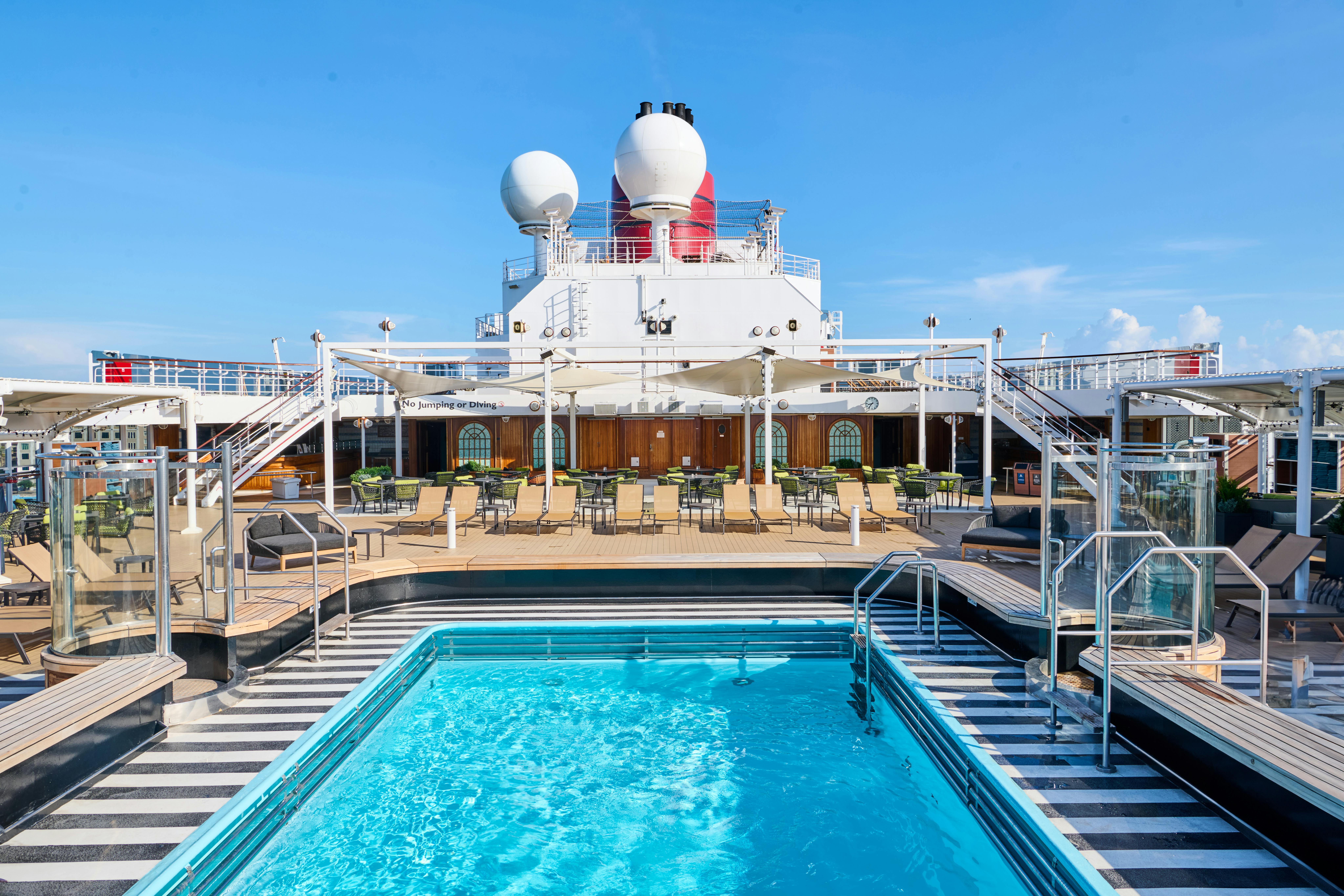 Queen Elizabeth Aft Pool Cunard