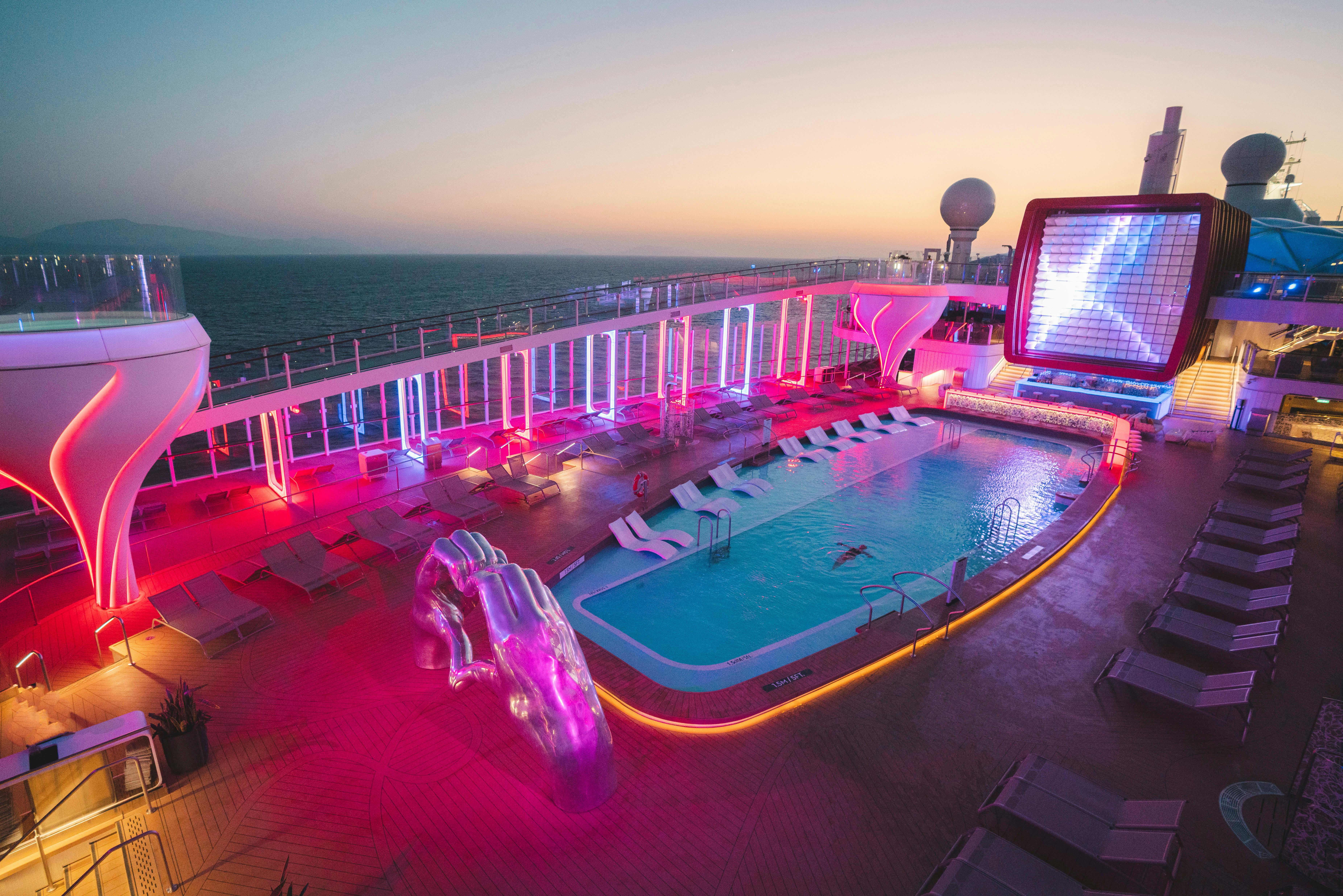 Celebrity Cruises Apex pool