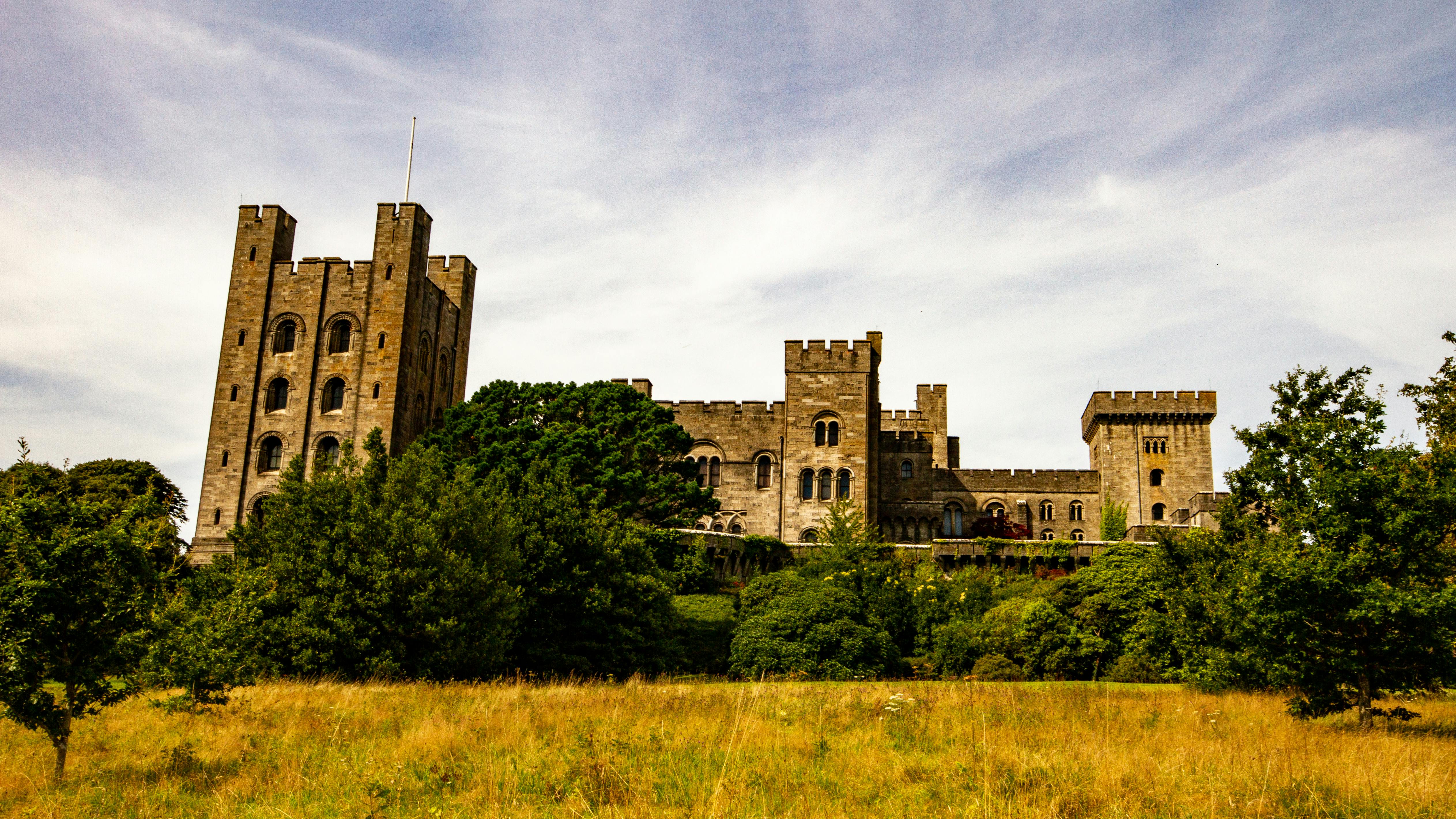 AdobeStock 323363144