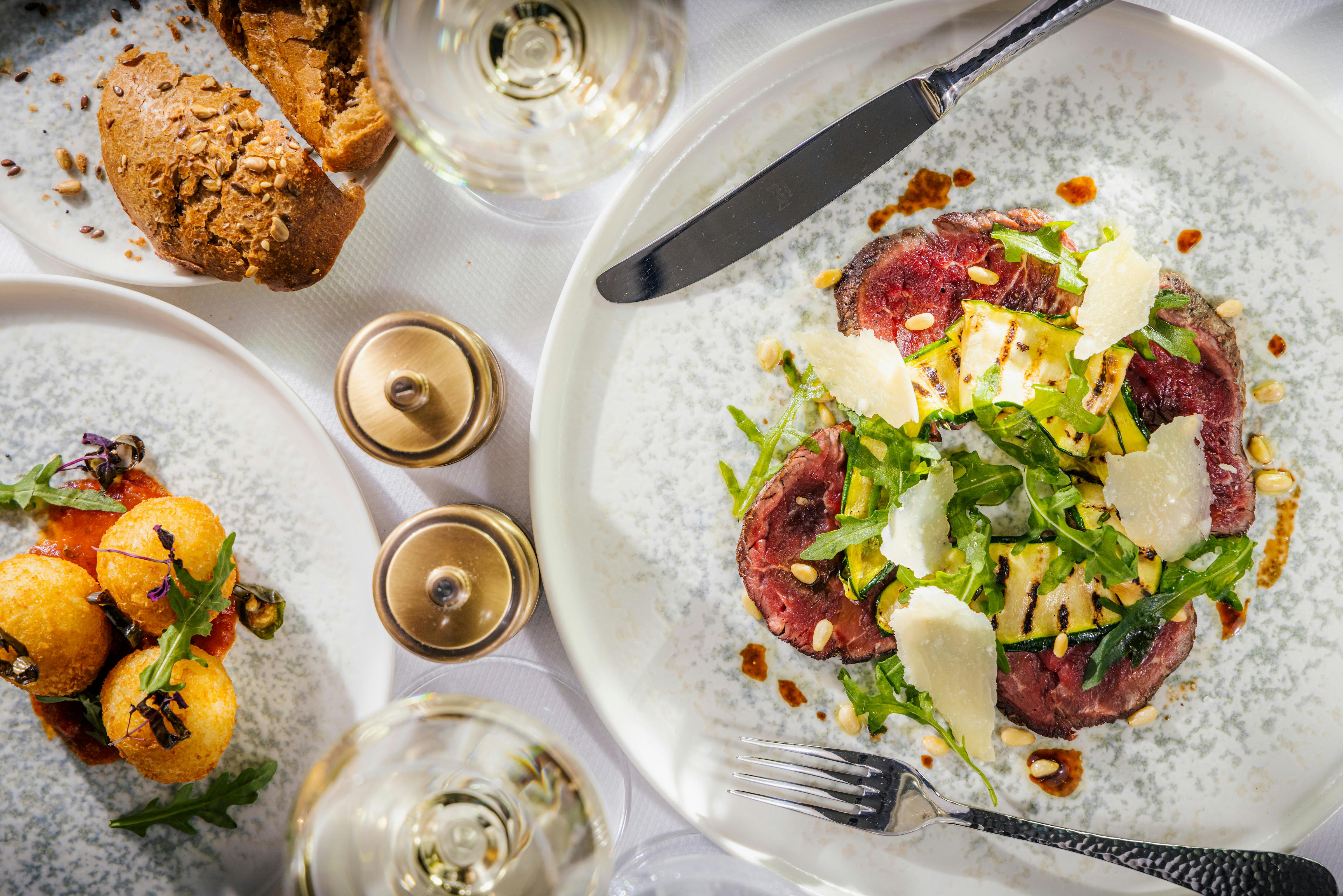 Food and restaurant dining onboard Cunard ships
